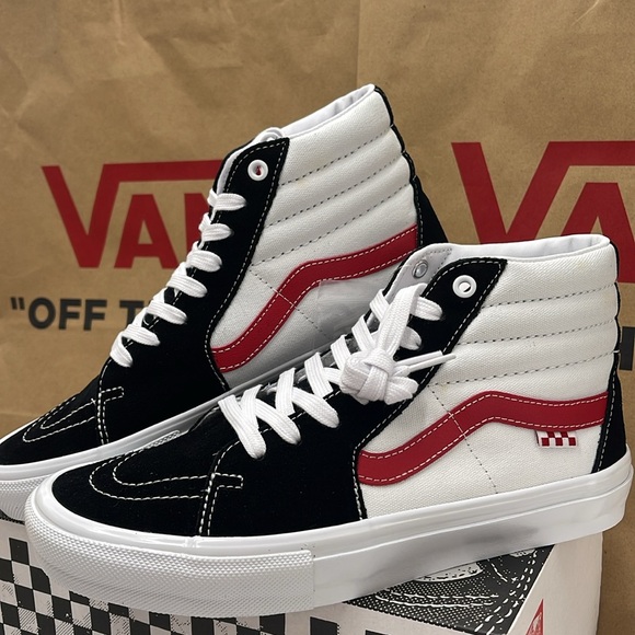 Vans Men’s Skate Sk8-Hi
Athletic Black/Red
VN0A5FCC458 Sneakers - Picture 8 of 16